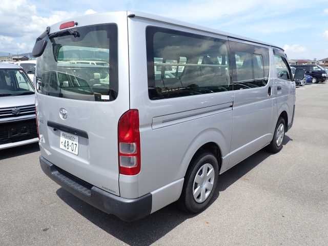 2021 Toyota Hiace DX auction photo 2