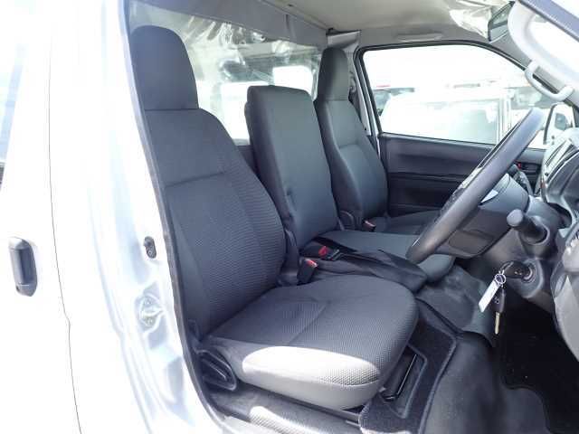 2021 Toyota Hiace DX auction photo 6