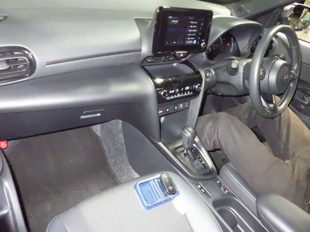 2025 Toyota Yaris Cross Z auction photo 3