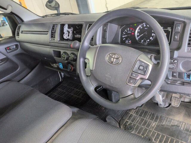 2025 Toyota Hiace Long DX 4WD auction photo 6