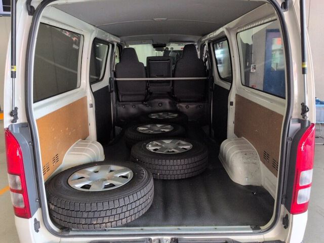 2025 Toyota Hiace Long DX 4WD auction photo 3