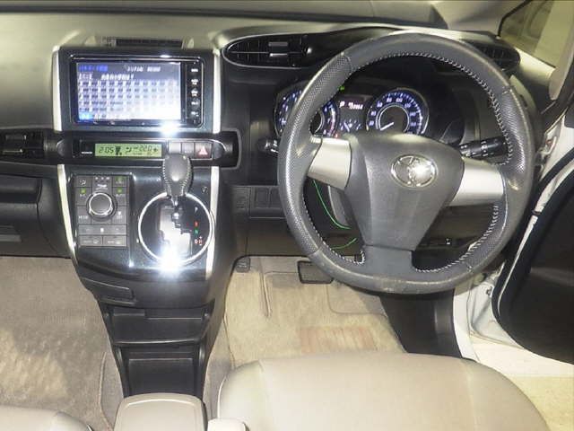 2014 Toyota Wish 1.8G auction photo 3
