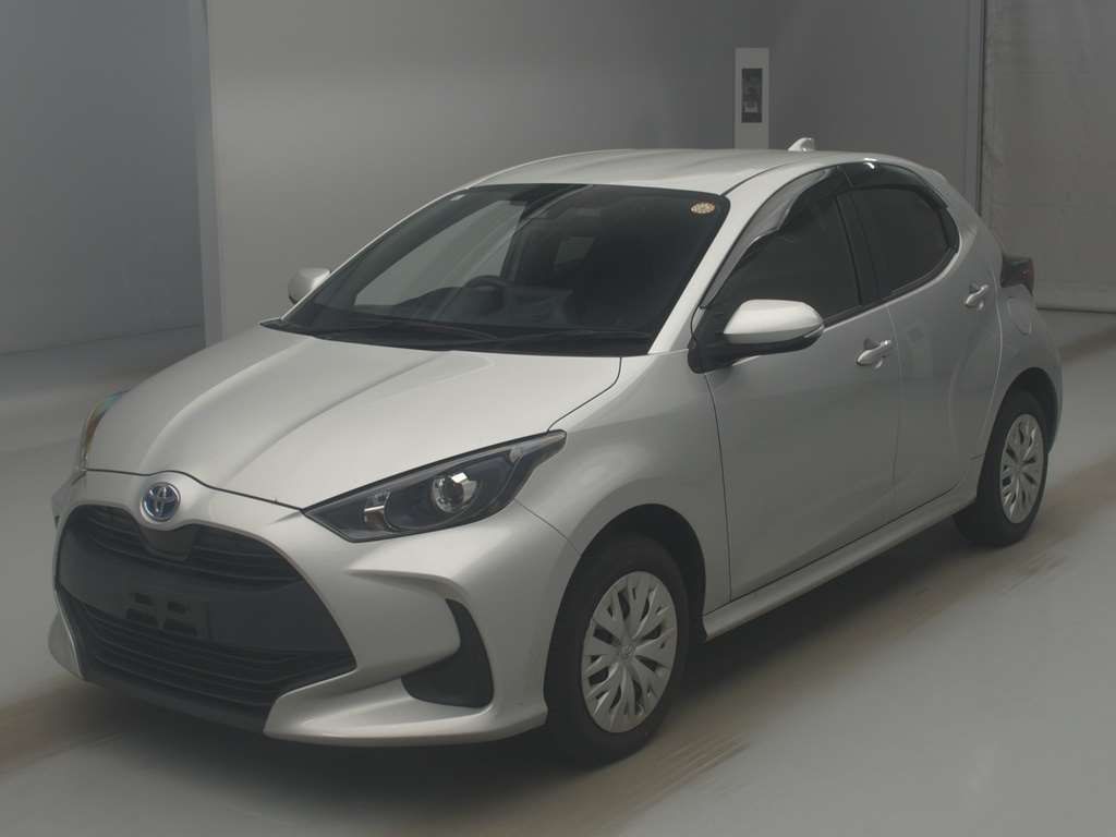 2021 Toyota Yaris Hybrid X 4WD Japan auction vehicle