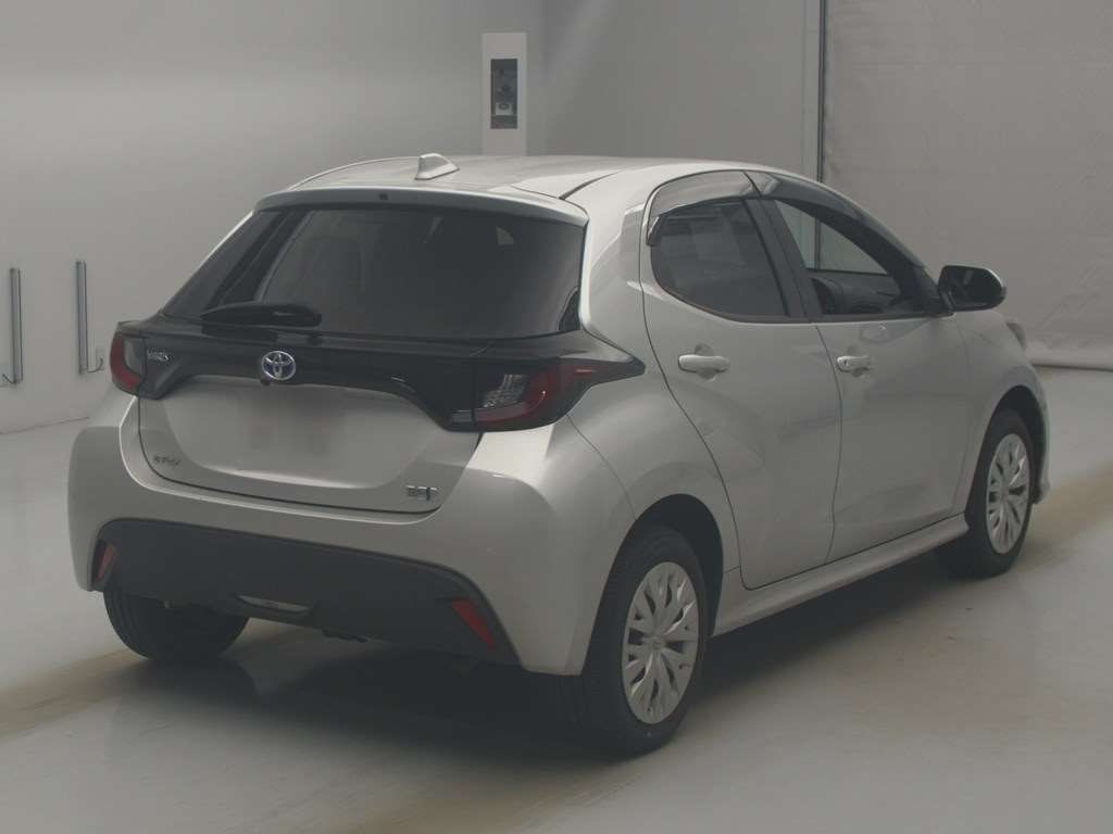 2021 Toyota Yaris Hybrid X 4WD auction photo 2