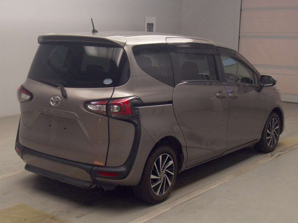 2021 Toyota Sienta G auction photo 2