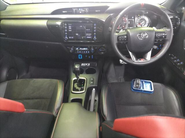 2022 Toyota Hilux Z GR Sport 4WD auction photo 3