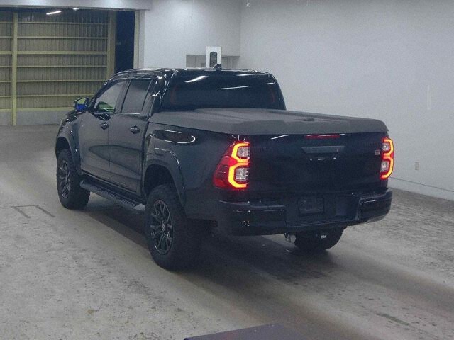 2022 Toyota Hilux Z GR Sport 4WD auction photo 2