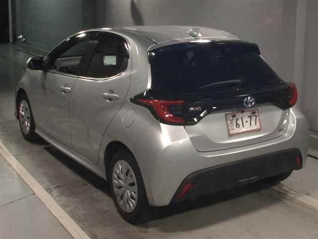 2020 Toyota Yaris ハイブリッドZ auction photo 2