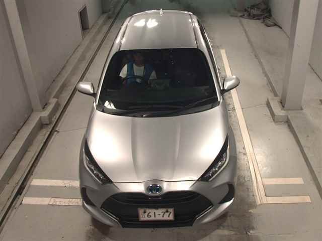 2020 Toyota Yaris ハイブリッドZ auction photo 6