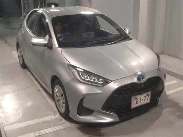 2020 Toyota Yaris ハイブリッドZ Japan auction vehicle