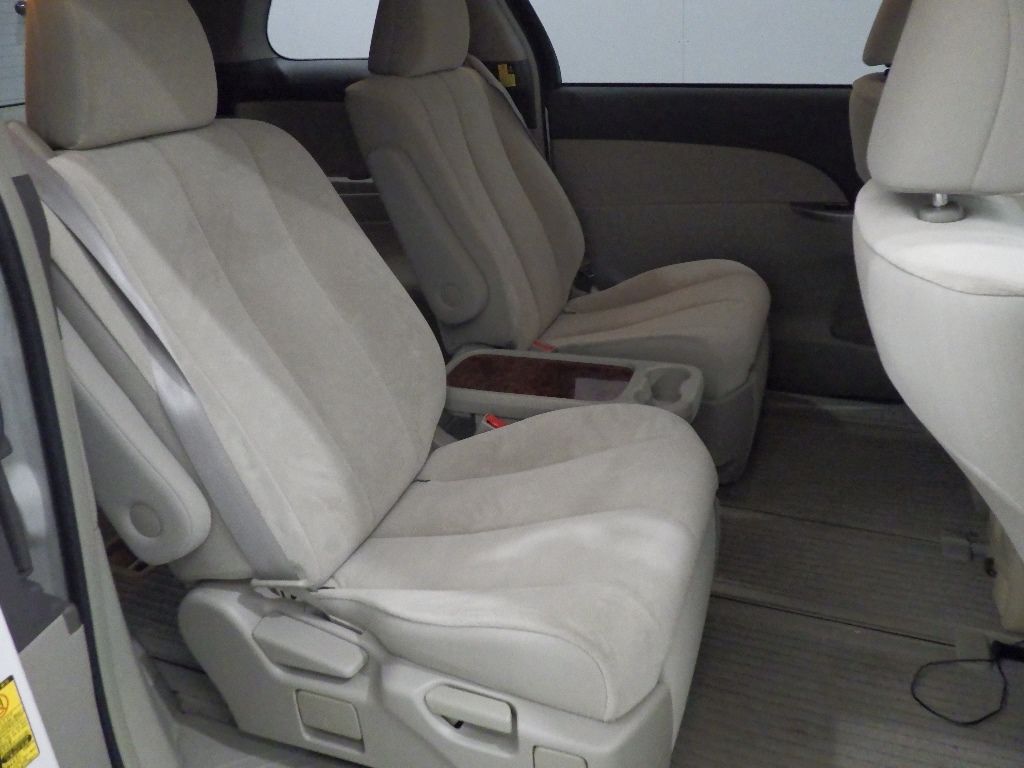 2011 Toyota Estima Aeras G Edition auction photo 7