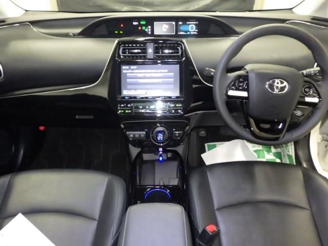 2016 Toyota Prius Aツーリングセレクション auction photo 3