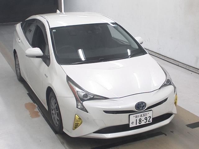 2016 Toyota Prius Aツーリングセレクション Japan auction vehicle