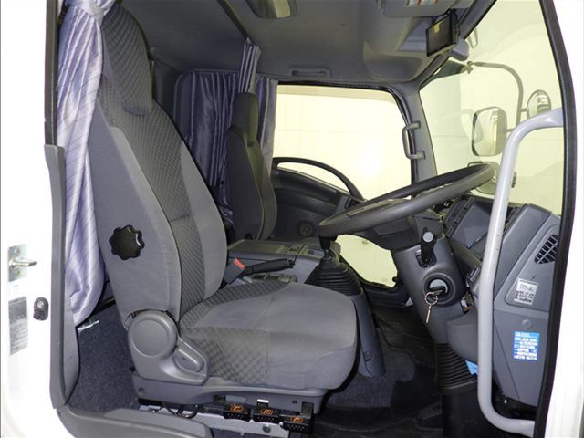 2019 Isuzu Forward ウィング auction photo 6