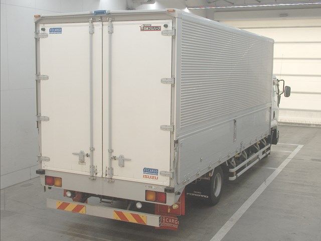 2019 Isuzu Forward ウィング auction photo 2