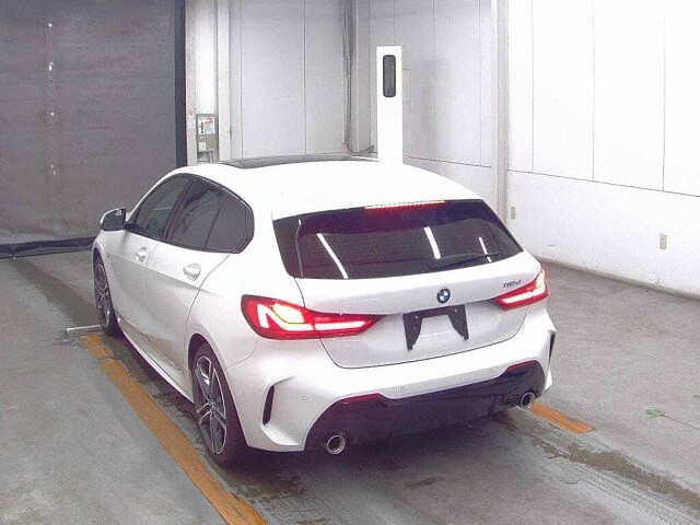 2021 BMW 1 Series 118D M-S E-Joy+ auction photo 2