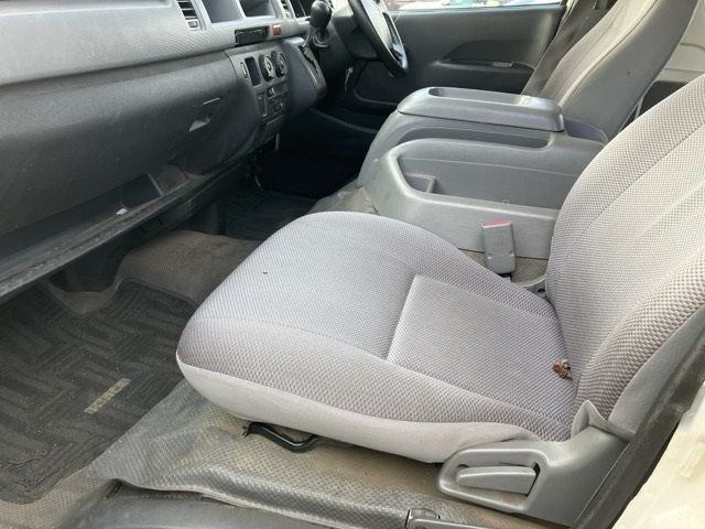 2009 Toyota Hiace ワゴン DX auction photo 9