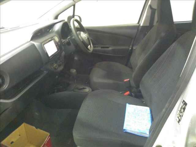 2017 Toyota Vitz 4WD F auction photo 3