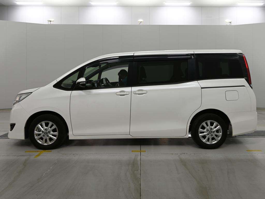 2021 Toyota Noah Hybrid X auction photo 4