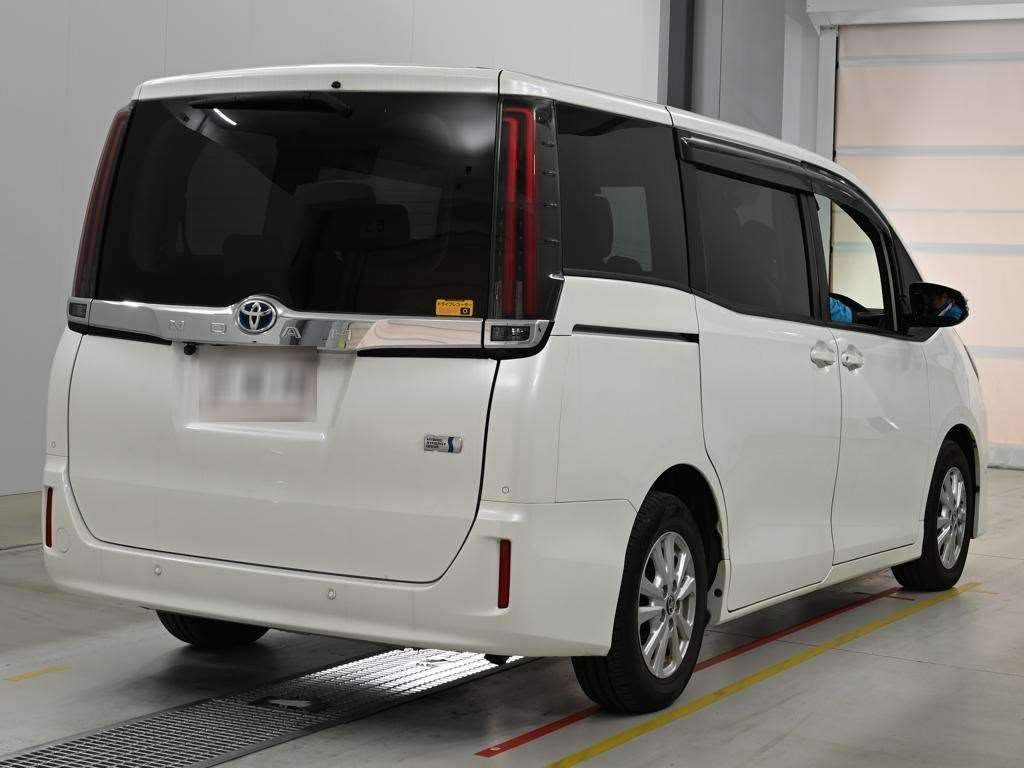 2021 Toyota Noah Hybrid X auction photo 2