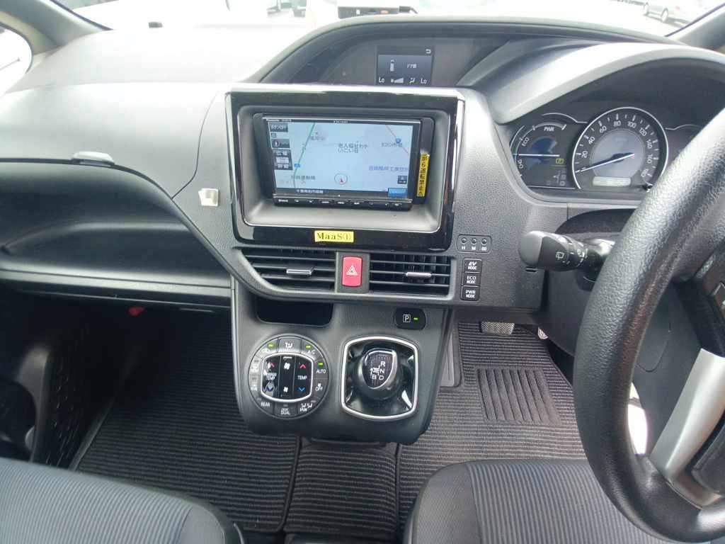 2021 Toyota Noah Hybrid X auction photo 11