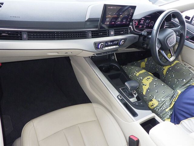 2022 Audi A4 Avant 35TFSIアドバンス auction photo 3