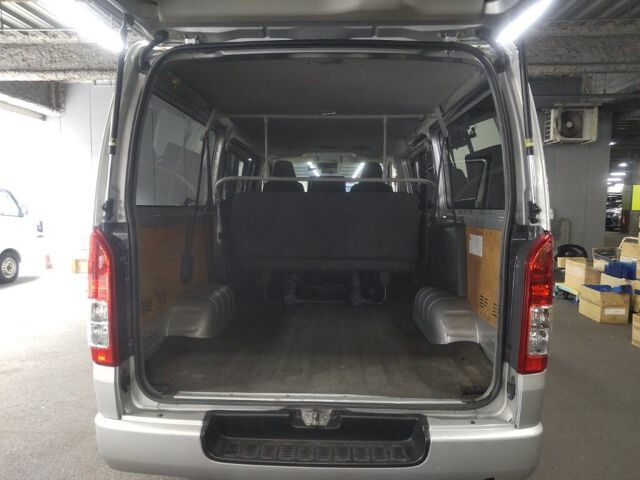 2019 Toyota Hiace Long DX GL Package 4WD auction photo 6