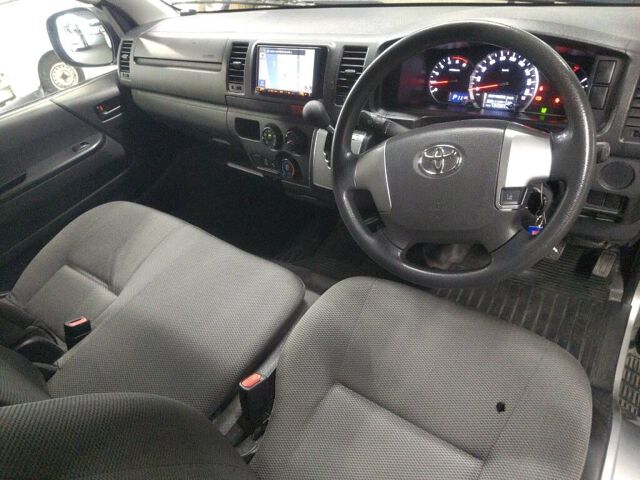 2019 Toyota Hiace Long DX GL Package 4WD auction photo 3