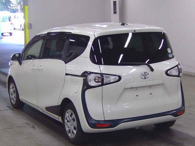 2015 Toyota Sienta G auction photo 2