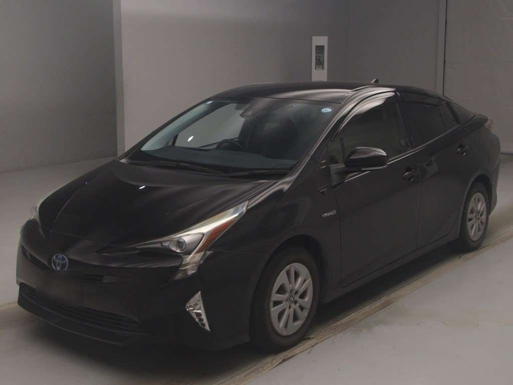 2018 Toyota Prius S Safety Plus Japan auction vehicle