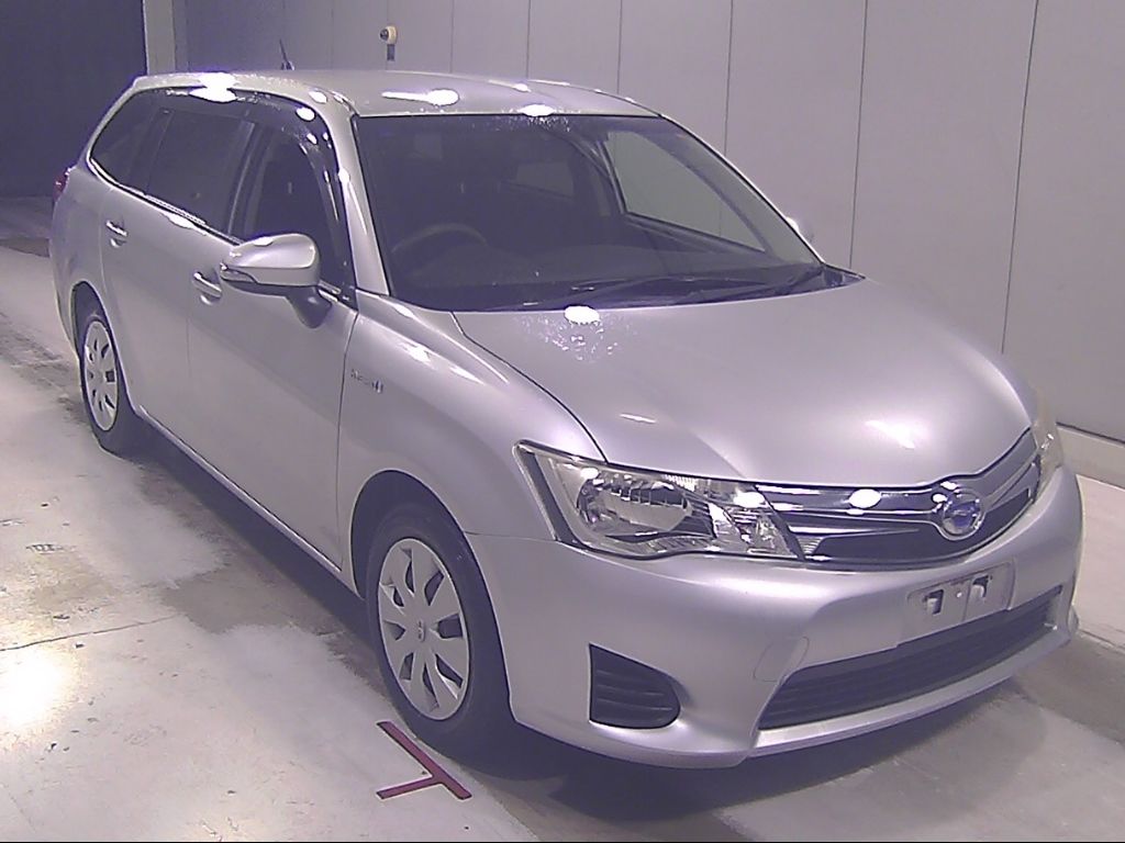 2014 Toyota Corolla Fielder Hybrid G Japan auction vehicle