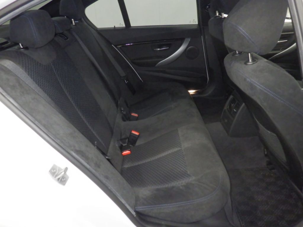 2016 BMW 3 Series 320d M Sport auction photo 7