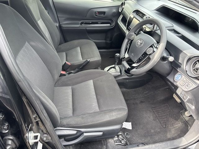 2019 Toyota Aqua S STYLE BLACK auction photo 8