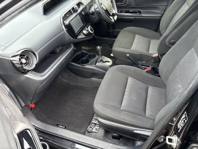 2019 Toyota Aqua S STYLE BLACK auction photo 9