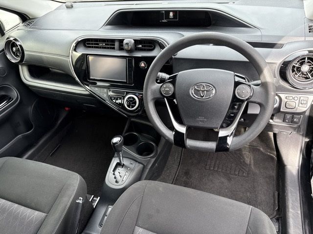 2019 Toyota Aqua S STYLE BLACK auction photo 4
