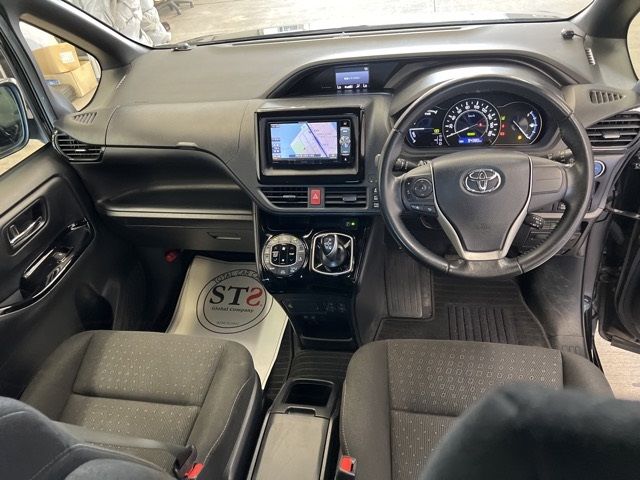 2017 Toyota Noah ワゴン G auction photo 5