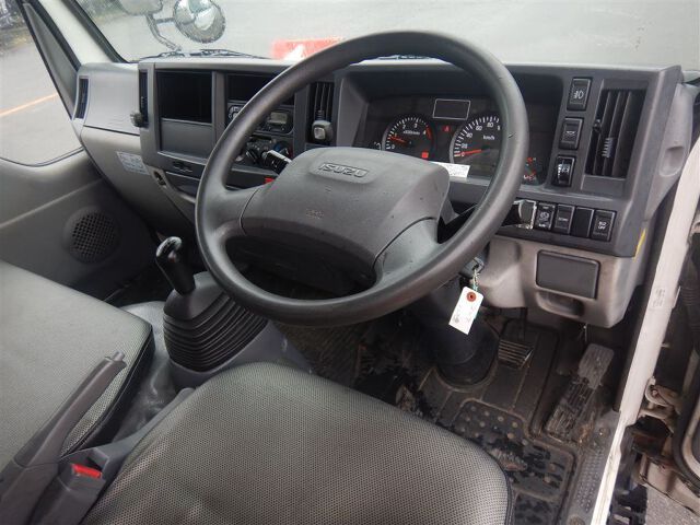 2017 Isuzu Elf Panel van auction photo 3