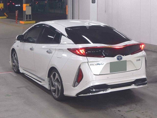 2017 Toyota Prius PHEV A Leather Package auction photo 2