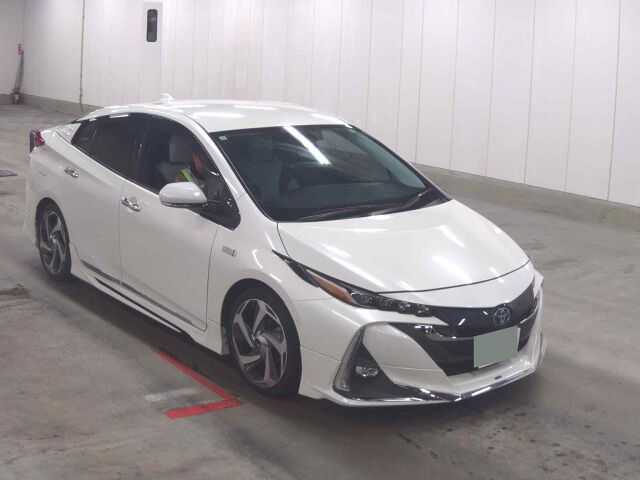 2017 Toyota Prius PHEV A Leather Package Japan auction vehicle