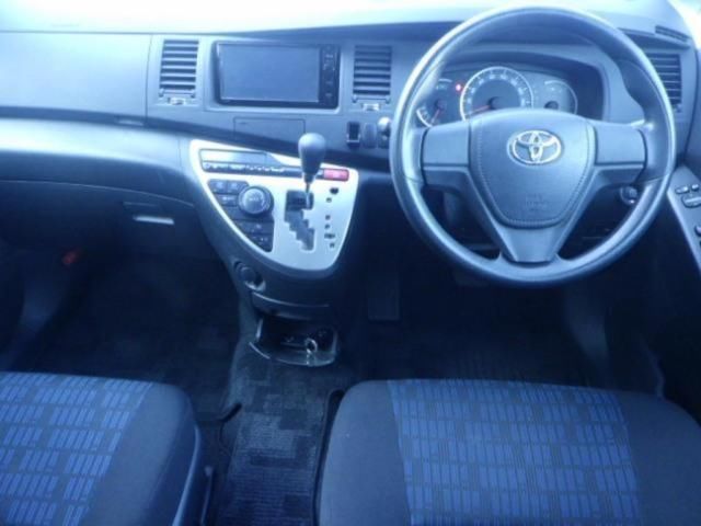 2014 Toyota Isis プラタナ auction photo 3