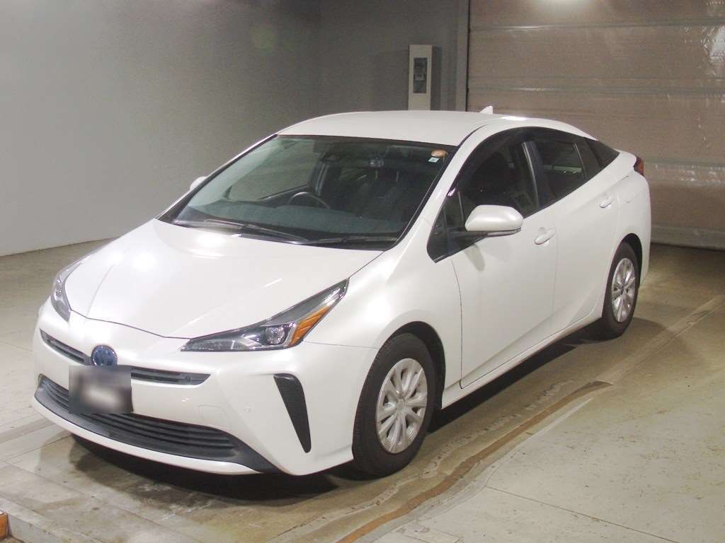 Japan Auction Vehicles 4 2021 Toyota Prius S auction photo