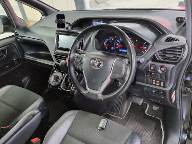 2018 Toyota Noah SI WXB auction photo 3