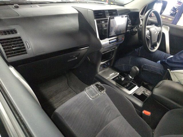 2021 Toyota Land Cruiser Prado TX 4WD auction photo 3