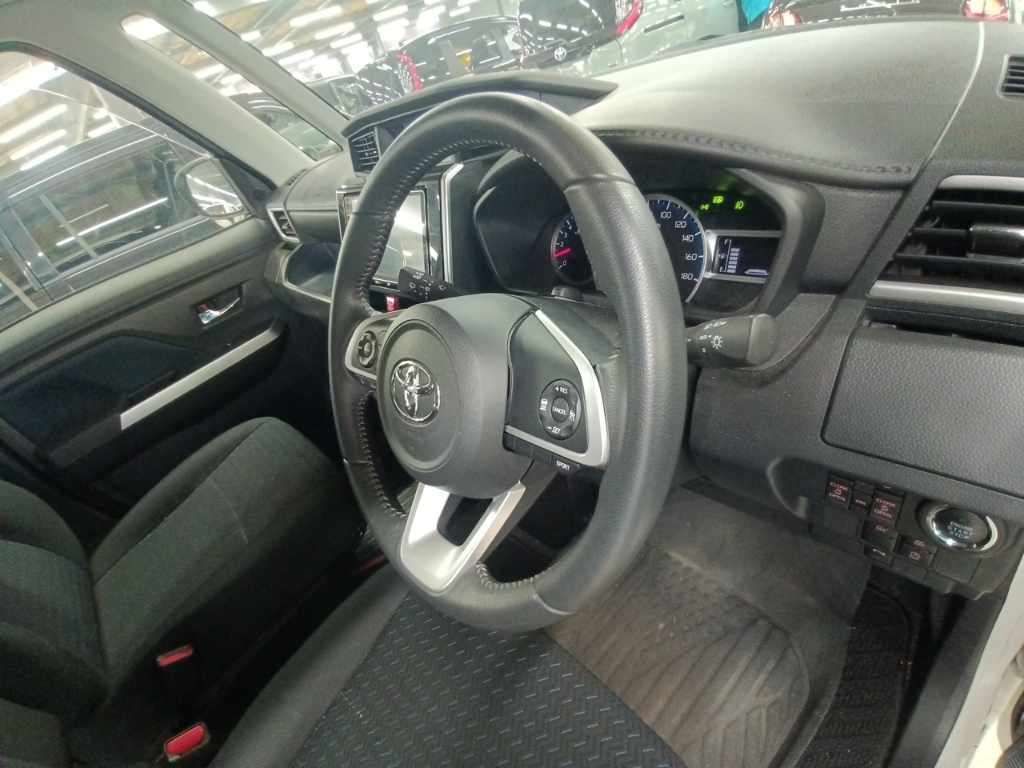2021 Toyota Roomy カスタムG-T auction photo 9