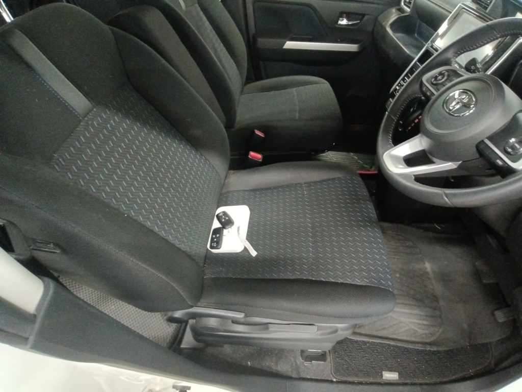 2021 Toyota Roomy カスタムG-T auction photo 10