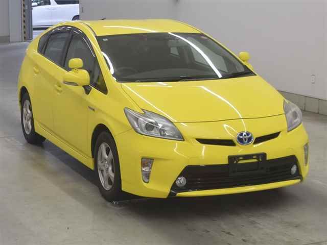 2013 Toyota Prius S Japan auction vehicle