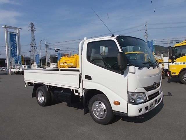 Japan Auction Vehicles 22 2017 Toyota Dyna フルジャストロー 2t auction photo