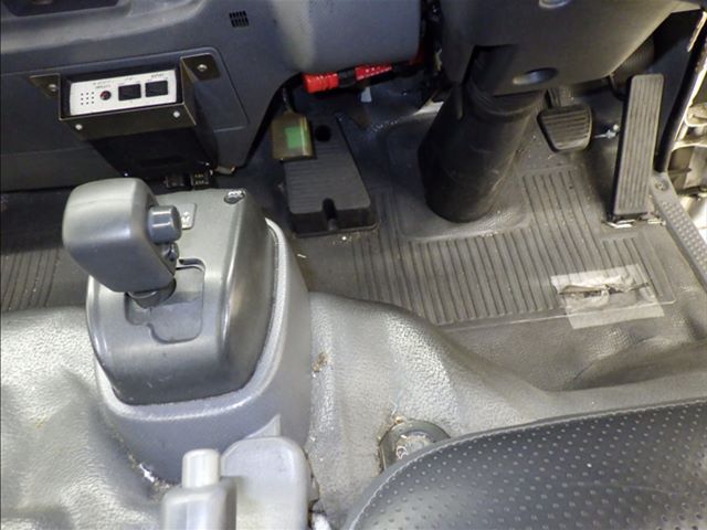 2011 Isuzu Elf ボトルカー auction photo 7