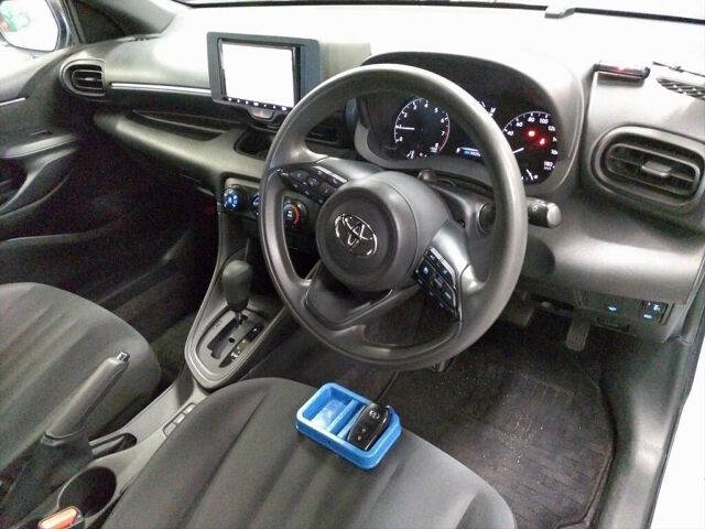 2022 Toyota Yaris X 4WD auction photo 3