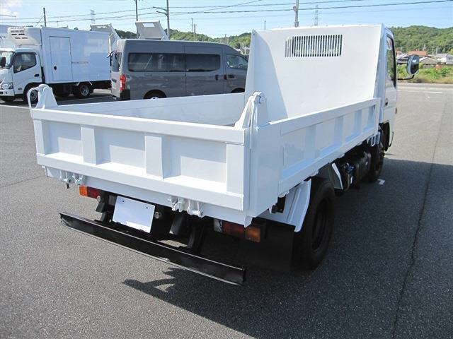 2017 Mitsubishi Fuso Canter 3-ton dump truck auction photo 12